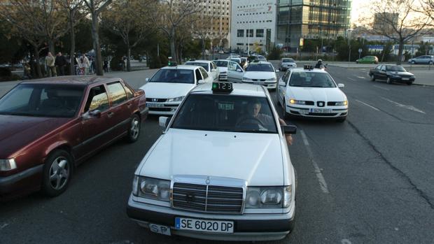 Inmovilizado en Sevilla un segundo «taxi clandestino» en menos de 24 horas