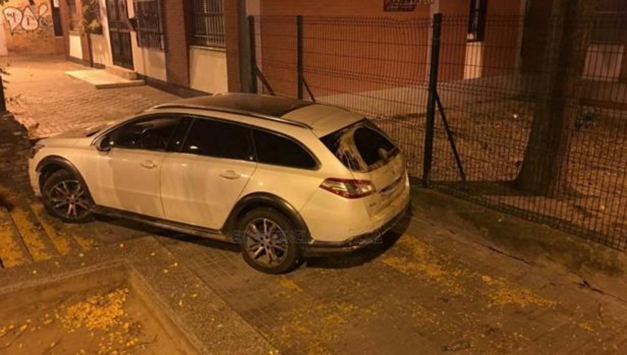 El vehículo que conducía el detenido