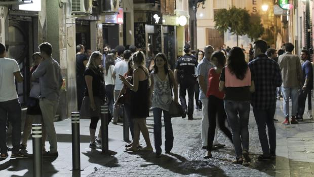 El PP de Sevilla cree que se ha producido un «recrudecimiento del problema de la movida»