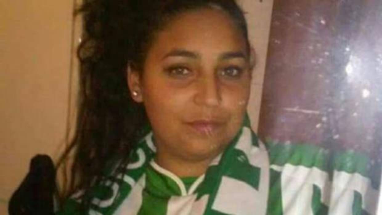 Rocío Cortés con prendas beticas