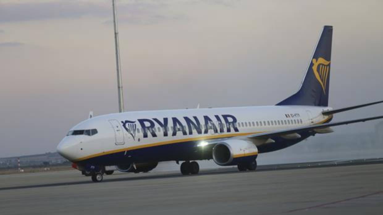 Bautizo de la nueva ruta aérea Sevilla -Cracovia de Ryanair este martes