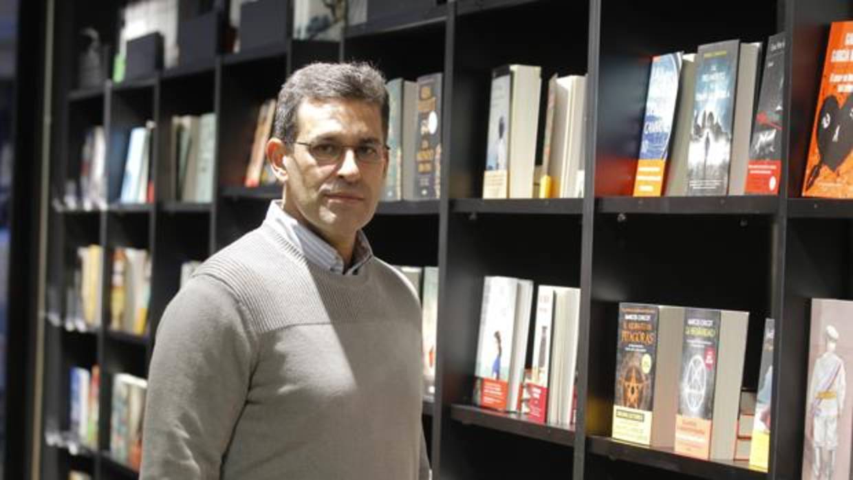 Juan Domínguez Bendala en la nueva libreria Isla de Papel