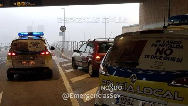 Denunciado un taxista por cobro abusivo de la tarifa desde el Aeropuerto de Sevilla