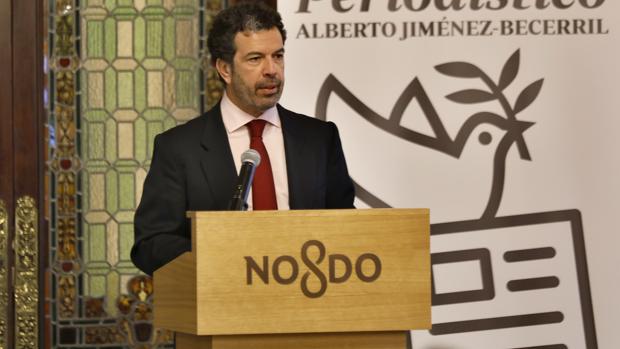 Los actos por Jiménez-Becerril arrancan en Sevilla con el premio a Tajani