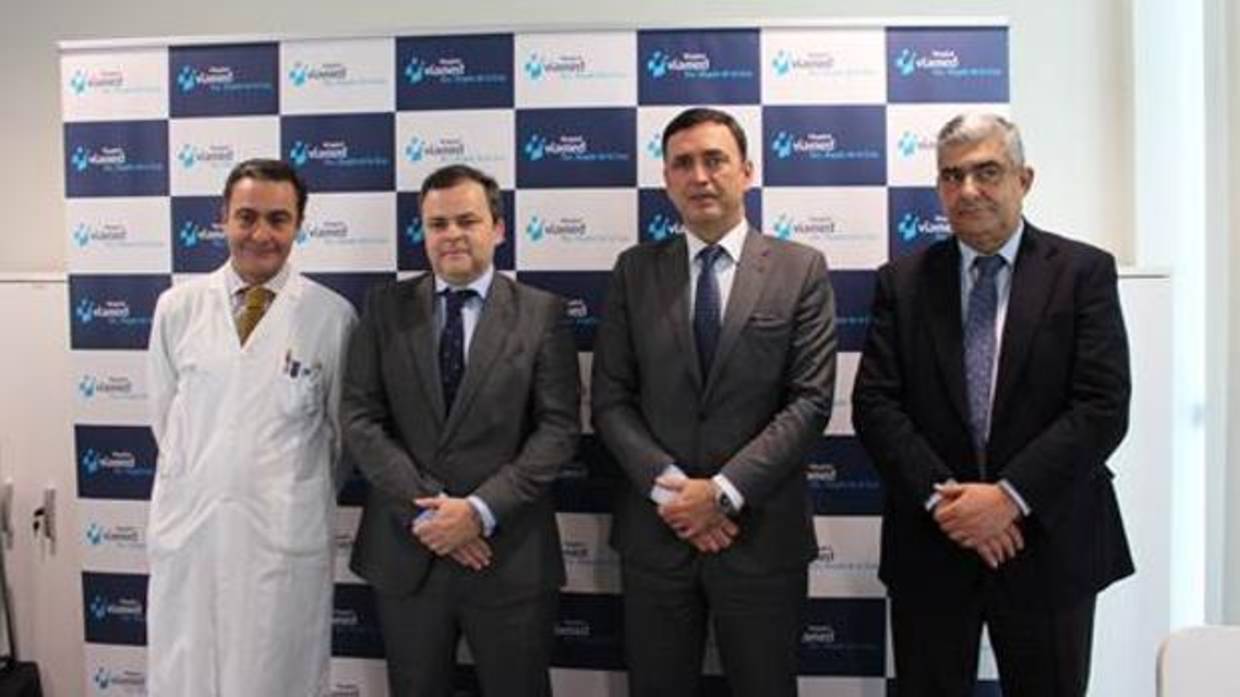 De izquierda a derecha: dr. Romero-Candau, dr. Rodríguez Uranga, señor Antonio Solans y señor Manuel López Otero