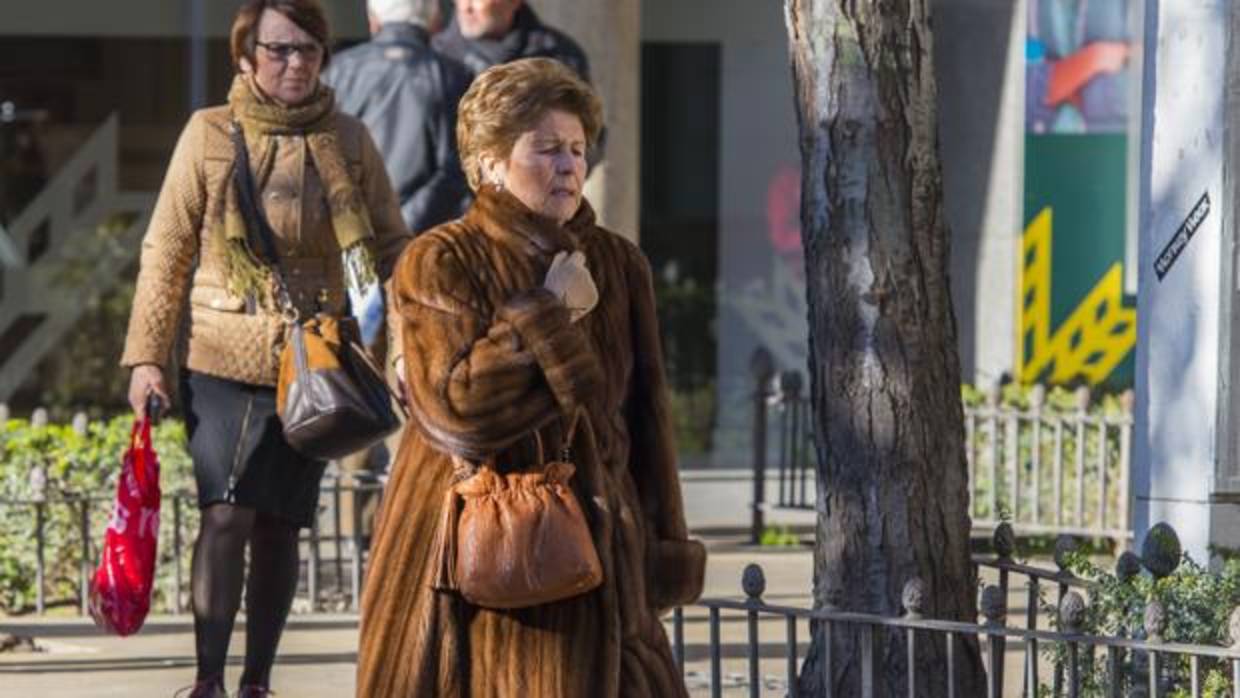 La Policía Local de Sevilla recomienda a la tercera edad no hacer ostentación de joyas u objetos de valor