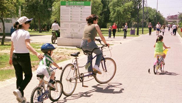 La Macarena tiene la tasa de natalidad más baja de Sevilla; Los Remedios, de las más altas de la ciudad
