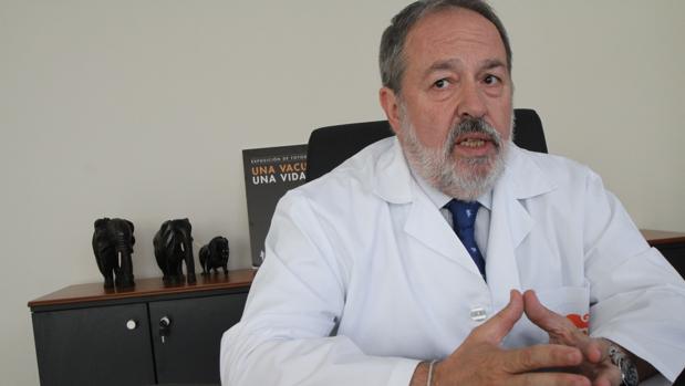 El pediatra Alfonso Carmona optará a la presidencia del Colegio de Médicos de Sevilla