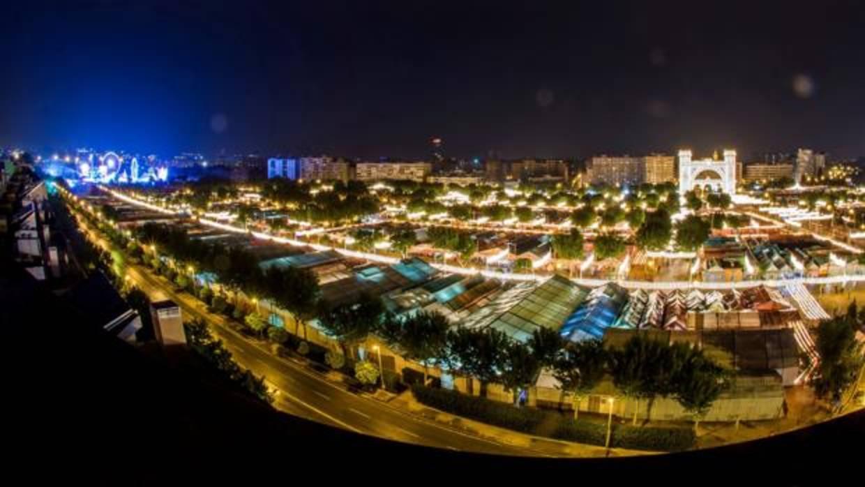 Vista panorámica de la Feria 2018 de noche