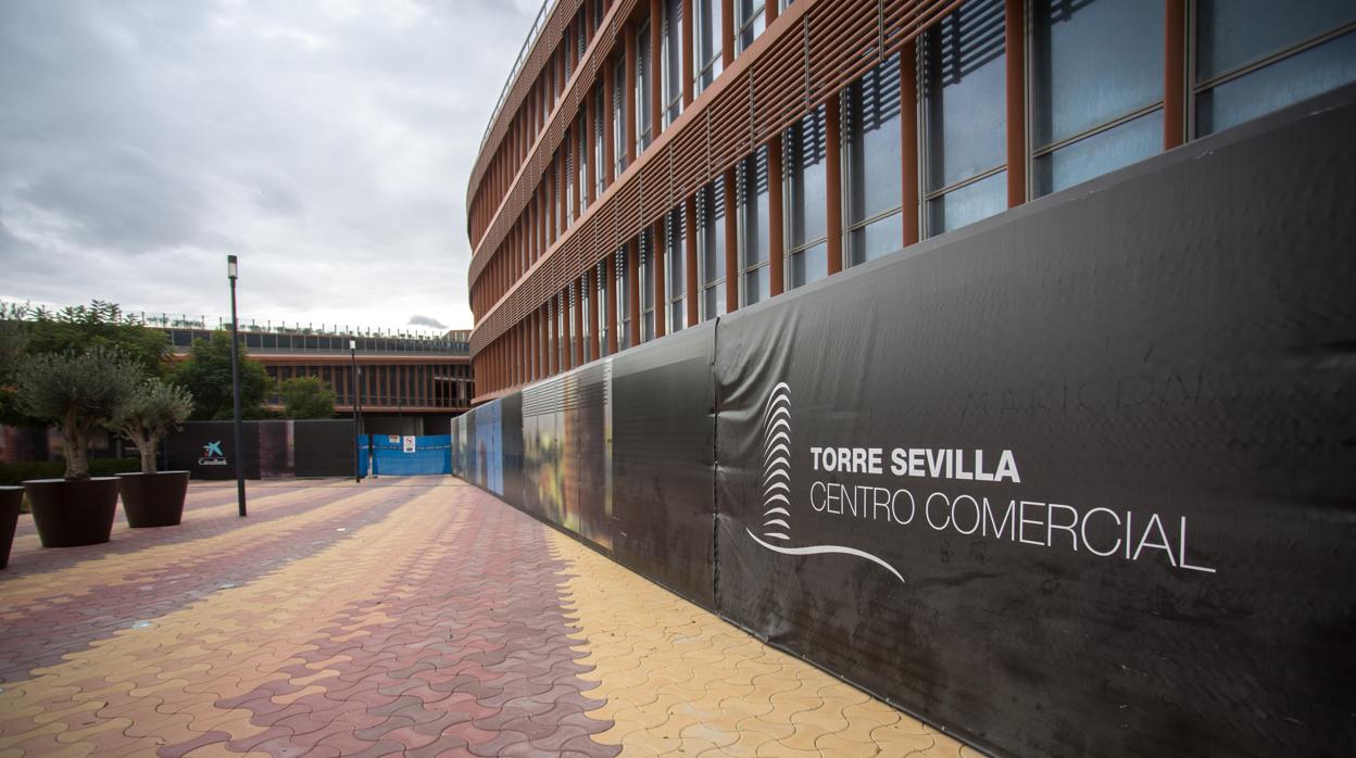 Acceso del centro comercial de Torre Sevilla