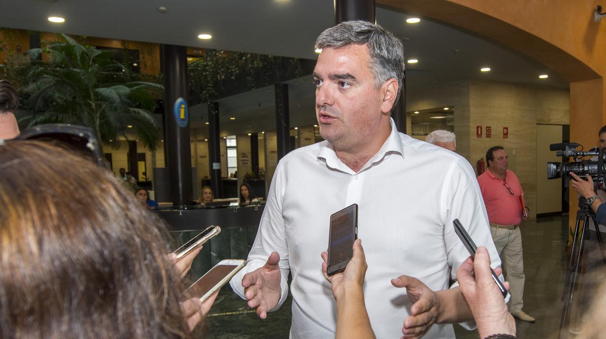 El candidato de Ciudadanos presuntamente chantajeado, Manuel Varela, en los juzgados