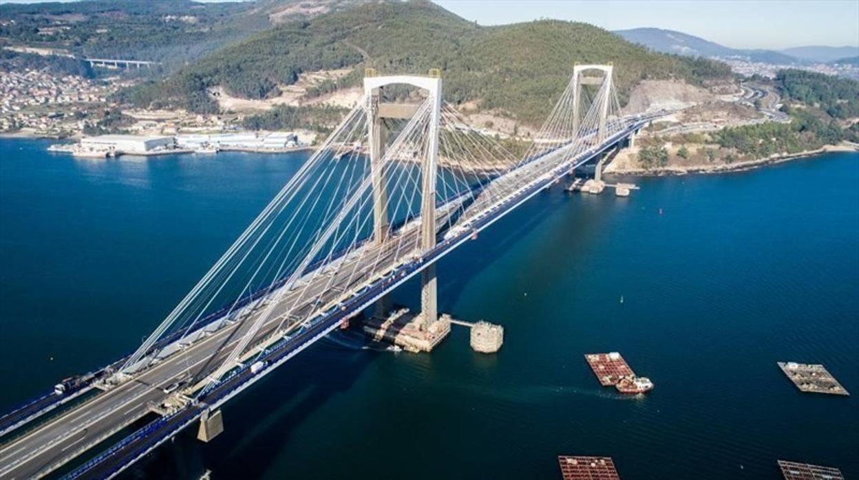 El puente de Rande sobre la ría de Vigo, tras su ampliación