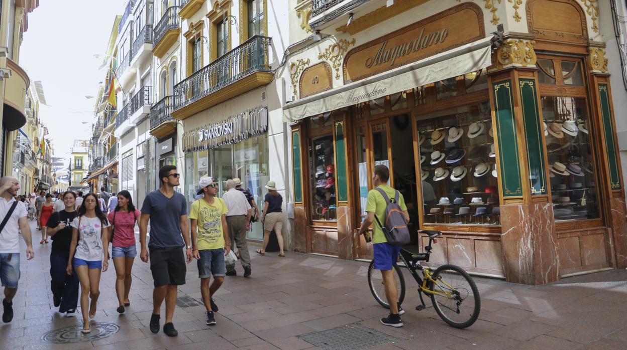 Calle Sierpes, donde está el piso más caro de la ciudad