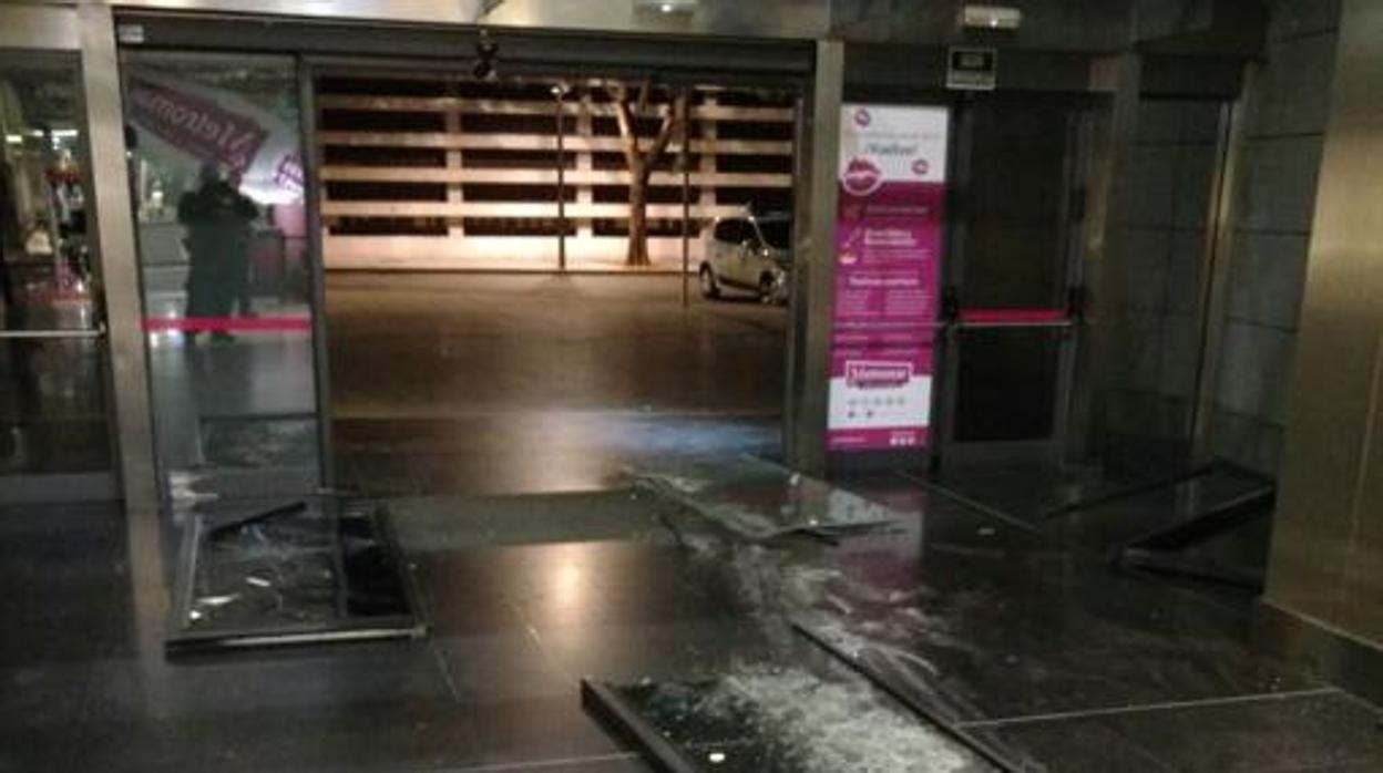 Alunizaje en el centro comercial de Metromar