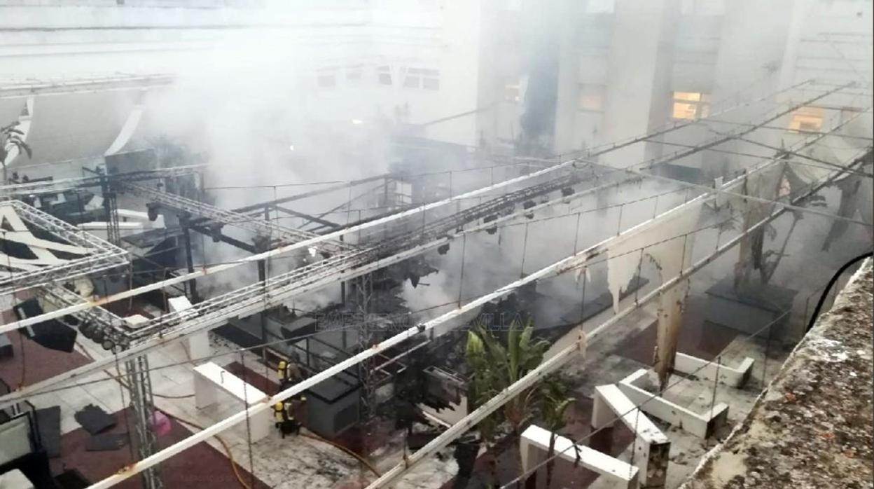 El incendio se ha declarado en la terraza, cuando quedaban pocos clientes