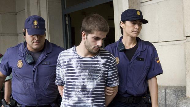 La vida del asesino de Marta del Castillo en la cárcel: mucho patio y manualidades