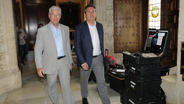 El Ayuntamiento de Sevilla acoge el rodaje de escenas de la nueva serie de Richard Gere