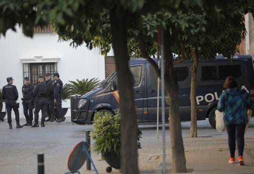 La calle del juzgado estuvo cortada por ambos lados mientras estaban dentro los detenidos