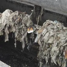 Las toallitas húmedas colapsan las estaciones de bombeo y depuración
