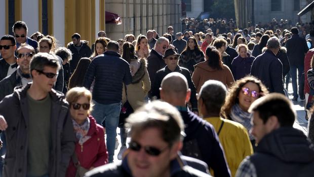 El comercio histórico de Sevilla se aferra al atractivo del «shopping» para la campaña de Navidad