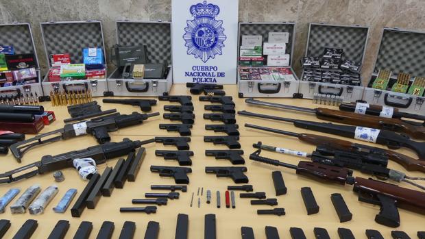 Desarticulado en Sevilla un grupo de traficantes que adquiría armas y las «canibalizaba» para su venta