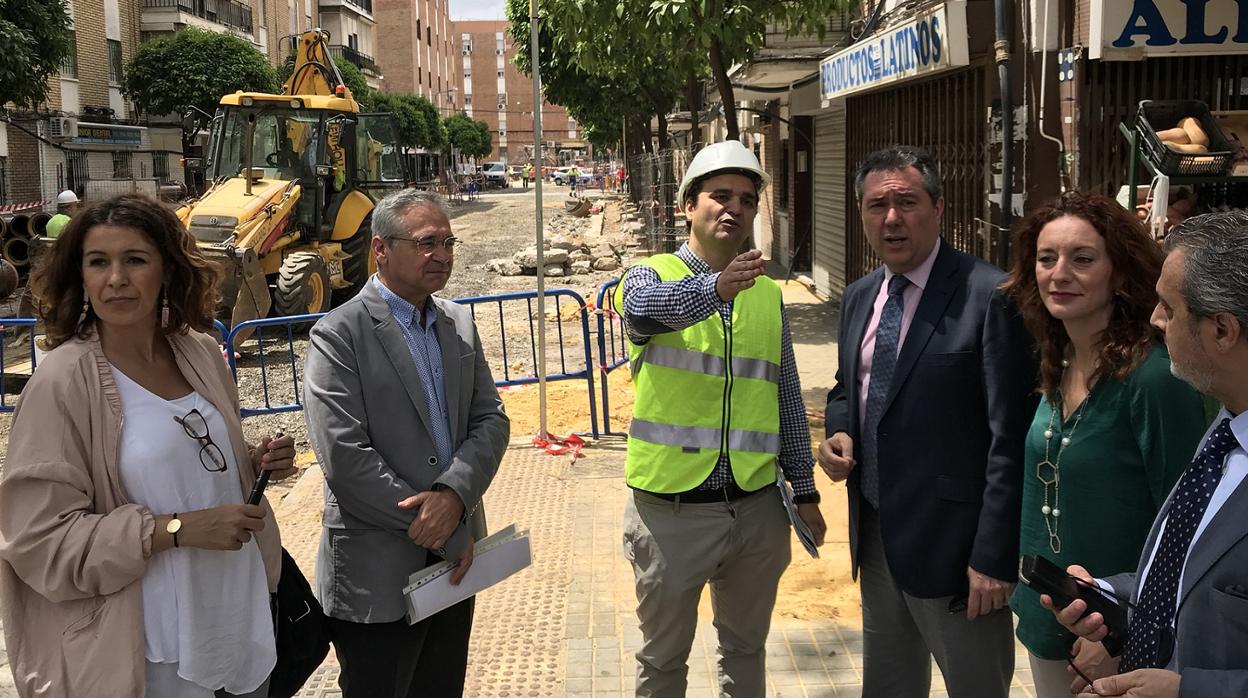 Juan Espadas, en unas obras en El Cerezo