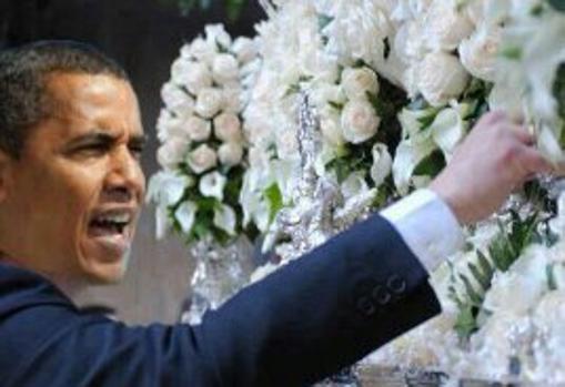 Comiendo croquetas y en patinete, los memes en Twitter de la visita de Obama a Sevilla