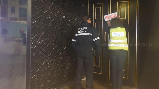 La Policía Local precinta una discoteca en la Cuesta del Rosario por excesos de aforo y otras infracciones