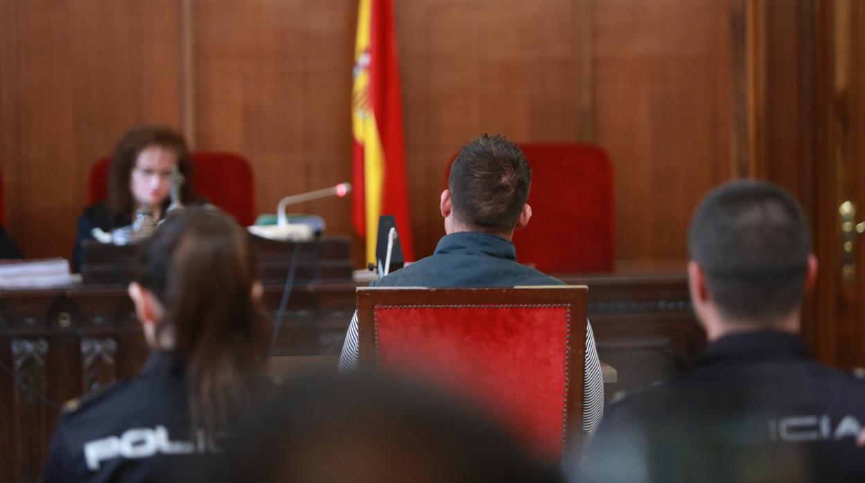 El acusado, durante su declaración ante el tribunal popular