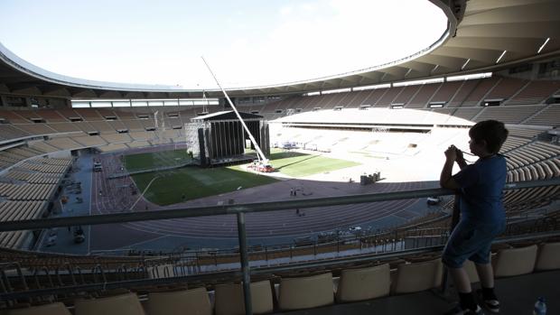 La Junta de Andalucía negocia con multinacionales para gestionar y reflotar el estadio de la Cartuja
