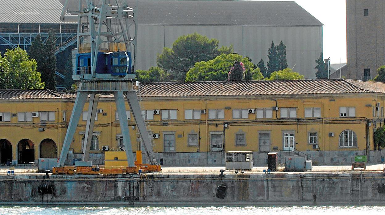 Uno de los edificios de los antiguos Astilleros de Sevilla que siguen en pie