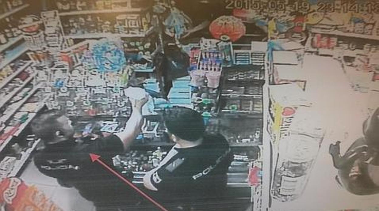 Fotorama de las imágenes aportadas en la denuncia de la dueña del local