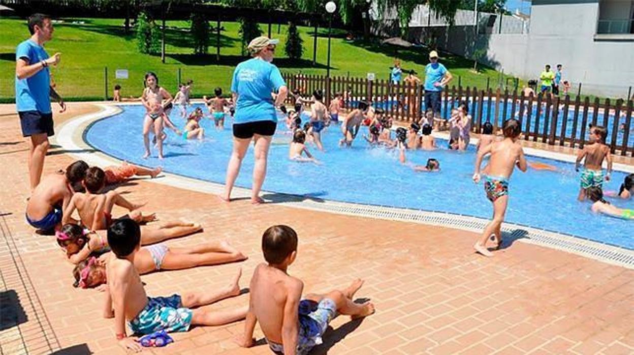 Imagen de la piscina de Tomares