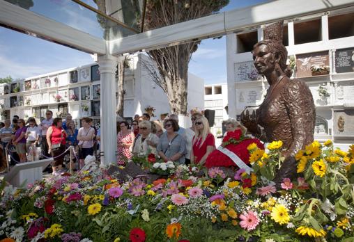 Mausoleo de Rocío Jurado en el cementerio de Chipiona