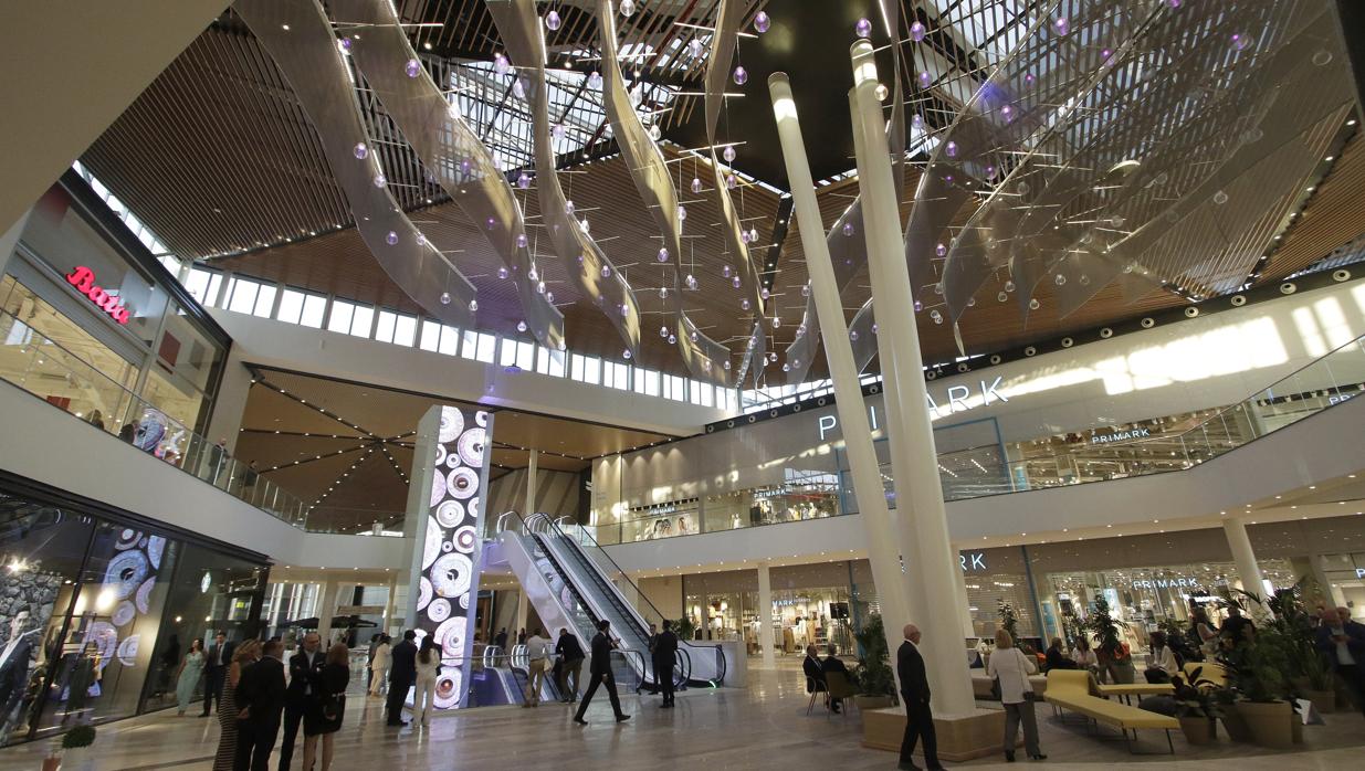 El centro comercial fue inaugurado este jueves