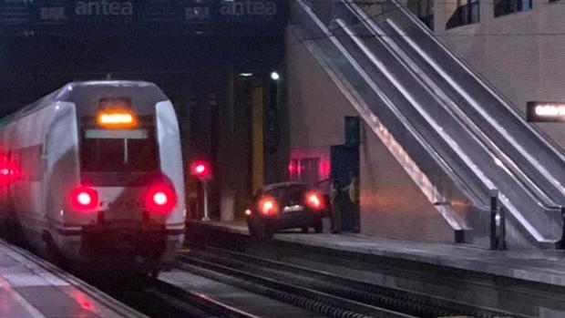 Adif denuncia ante la Policía al conductor que se «coló» por error en Santa Justa