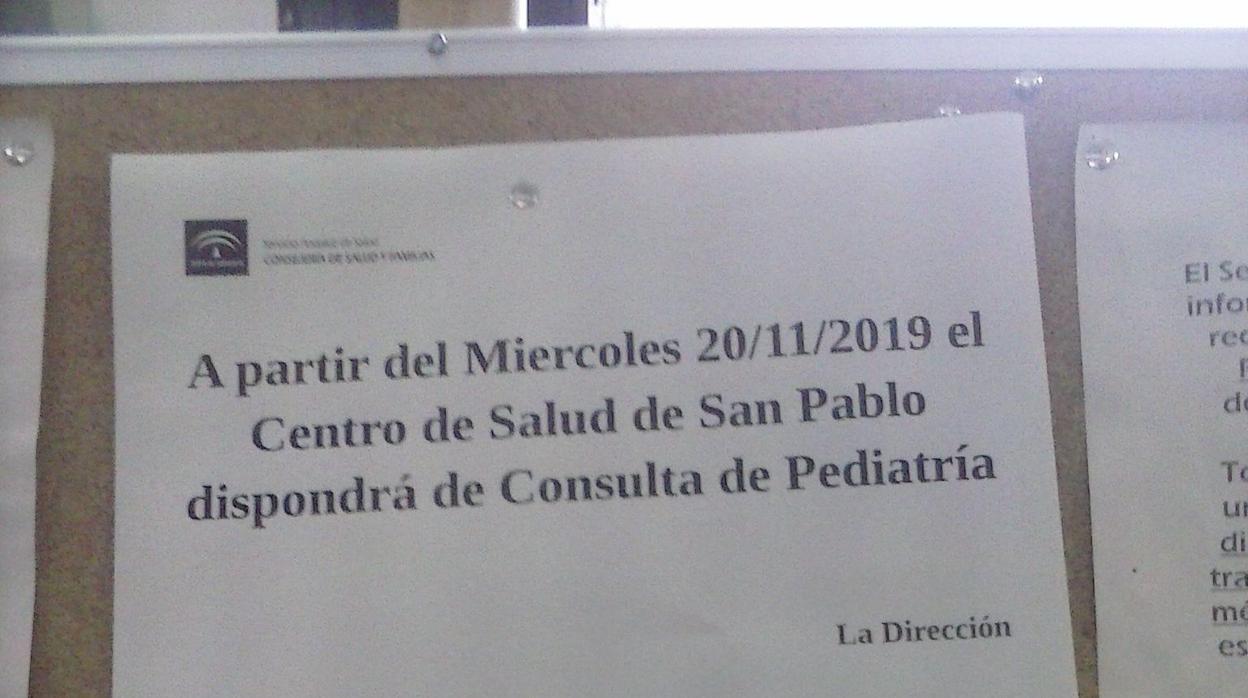 Este martes un cartel anunciaba que los usuarios dispondrán en el centro de salud de pediatras
