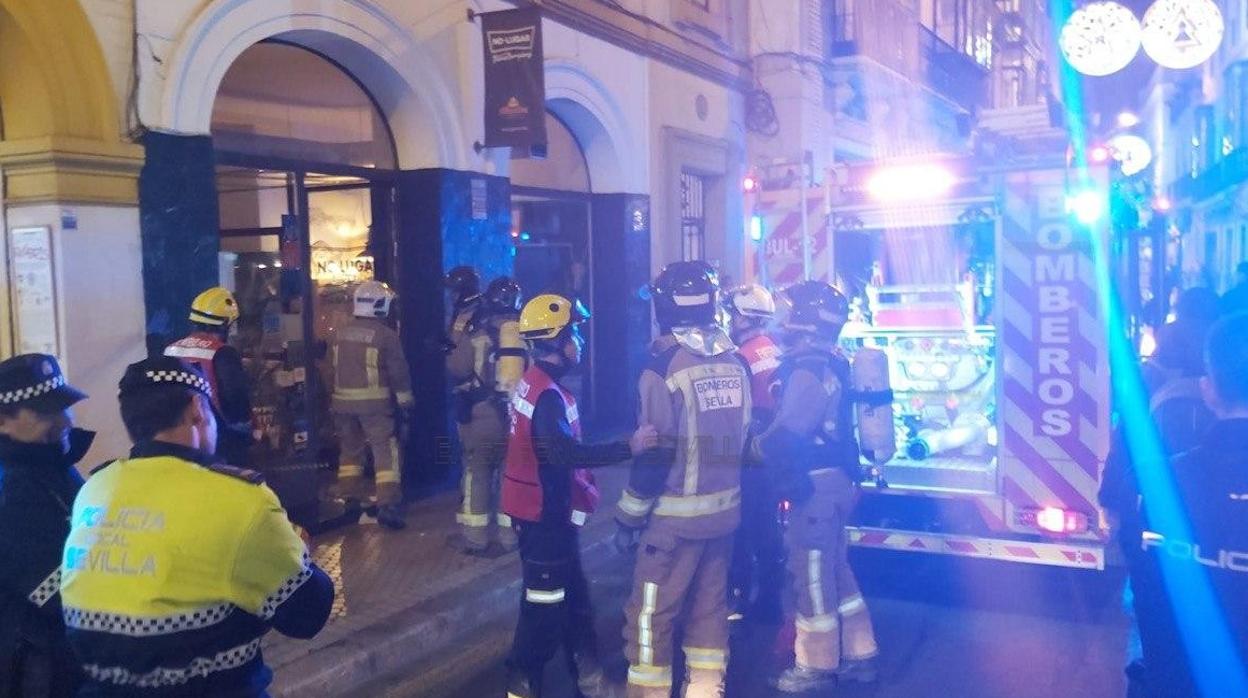 Dos personas atendidas por intoxicación tras el incendio de la cocina ...