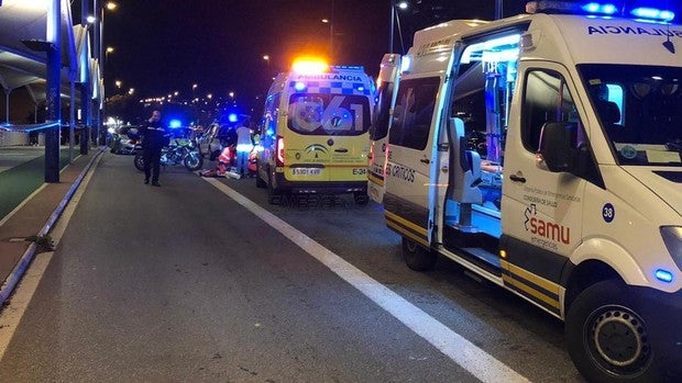 Muere un hombre atropellado por un turismo en el puente del Cachorro de Sevilla