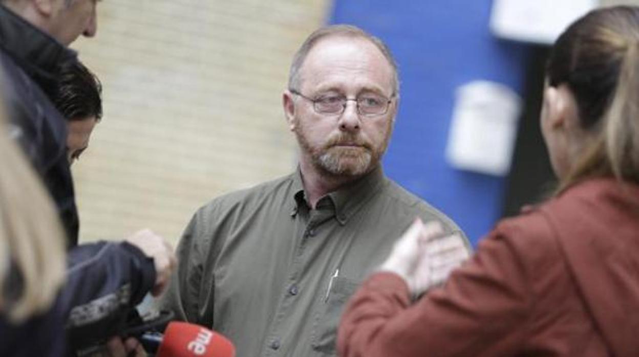 Antonio del Castillo en una imagen de archivo atiende a los medios