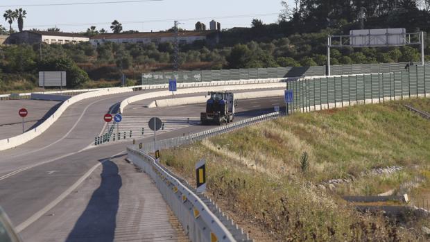 El alcalde de Sevilla, Juan Espadas, se pone de perfil con los túneles de la SE-40
