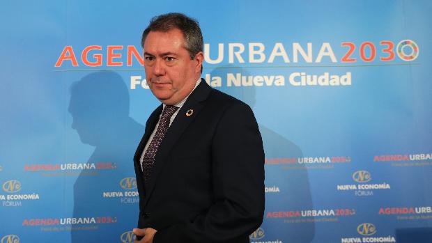 Espadas: «Tiene que venir la OMS para que se suspendan la Semana Santa y la Feria»