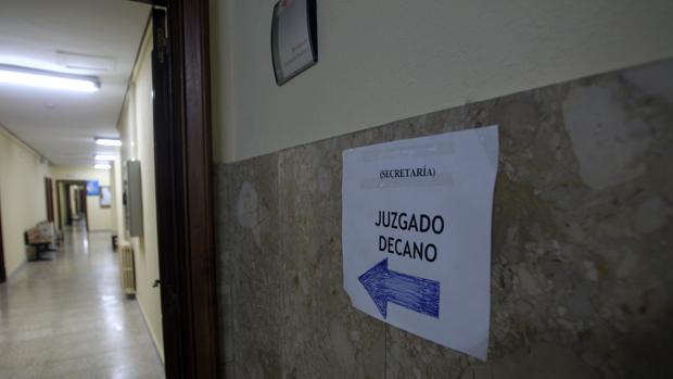 Las medidas en los juzgados de Sevilla por el coronavirus: Un juez al día por jurisdicción