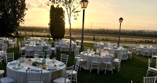 Un banquete nupcial al aire libre