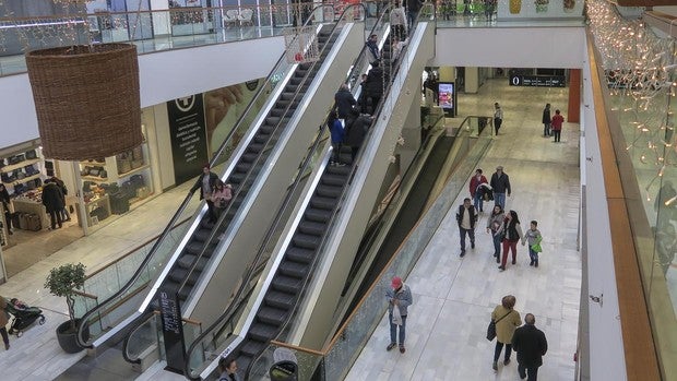 Los centros comerciales de Sevilla abren este lunes 25 de mayo