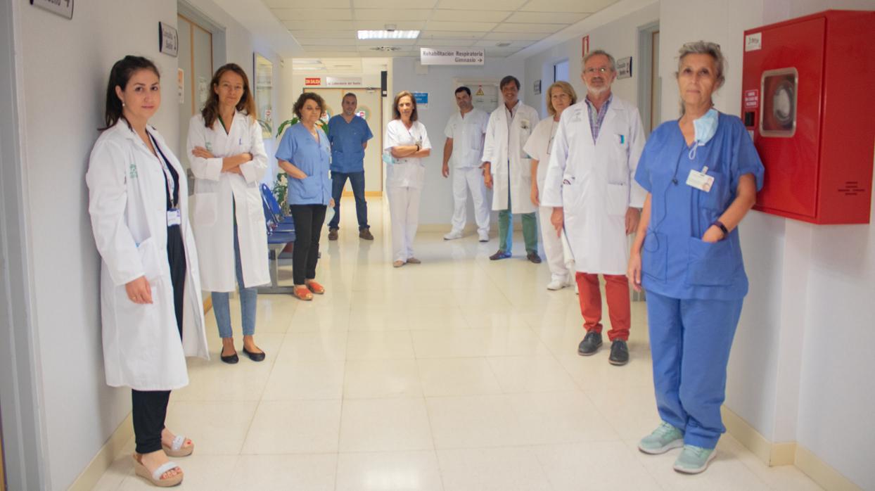 Profesionales de la unidad de ELA del Virgen del Rocío. Hay neumólogos, rehabilitadores, nutricionistas, psiquiatras y trabajadores sociales