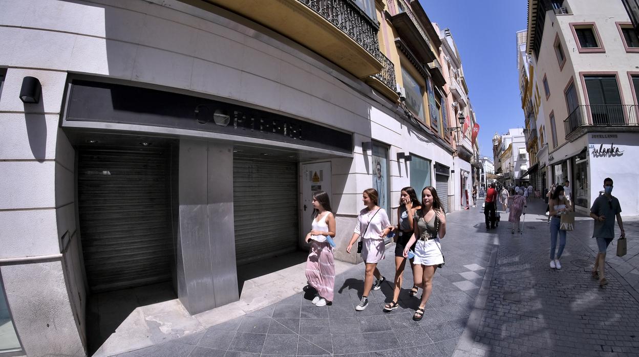 La tienda Cortefiel de Tetuán, cerrada sin fecha de reapertura