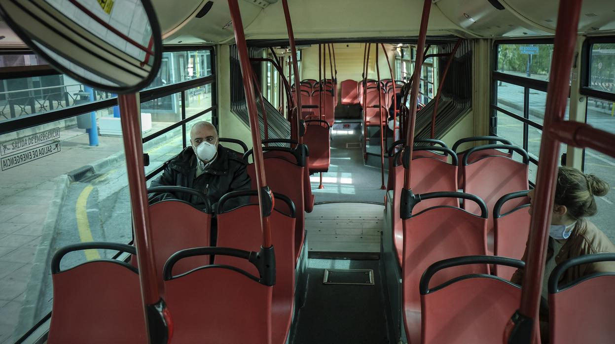 La empresa municipal de autobuses tiene un déficit de más de 20 millones