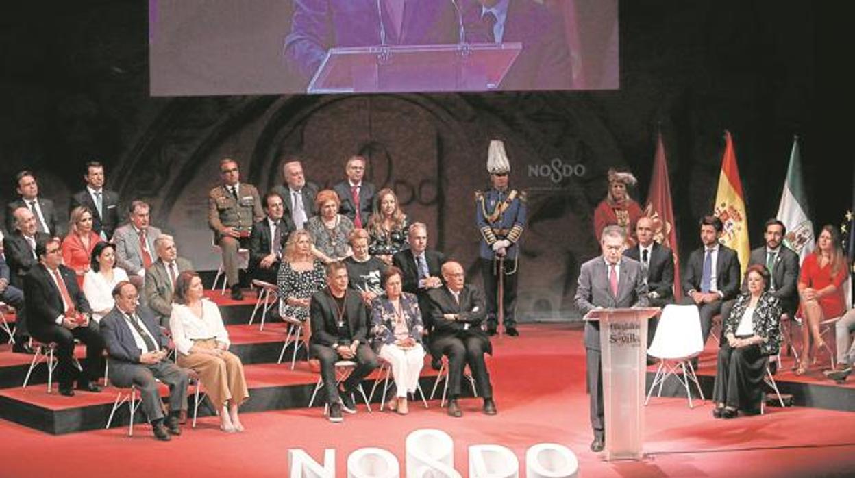 El alcalde, Juan Espadas, durante la entrega de medallas del año pasado