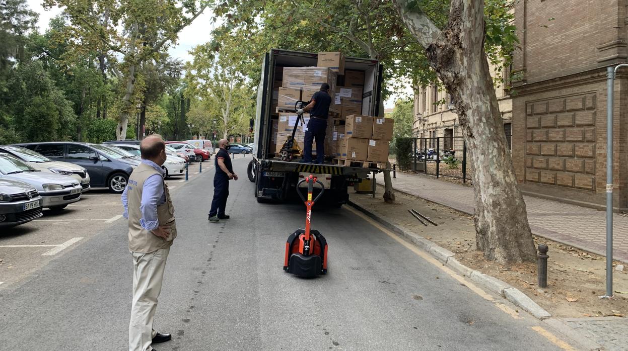 Llegada de las mascarillas a l Subdelegación del Gobierno en Sevilla